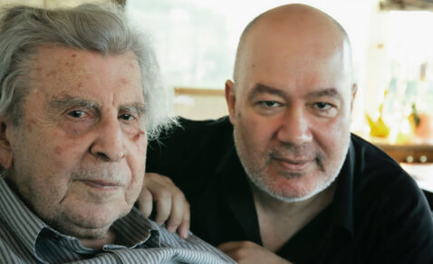 Mikis Theodorakis mit Regisseur Asteris Kutulas